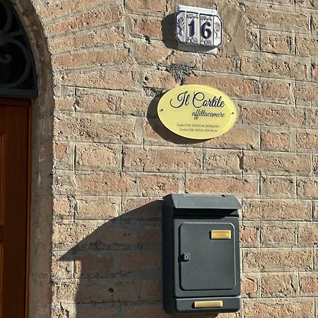 Affittacamere Il Cortile Chiaravalle Marche Exterior foto