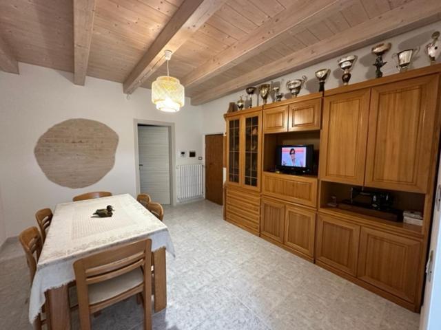 Affittacamere Il Cortile Chiaravalle Marche Exterior foto